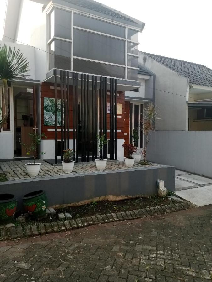 Villa Harmony Syariah II Batu  Exteriér fotografie